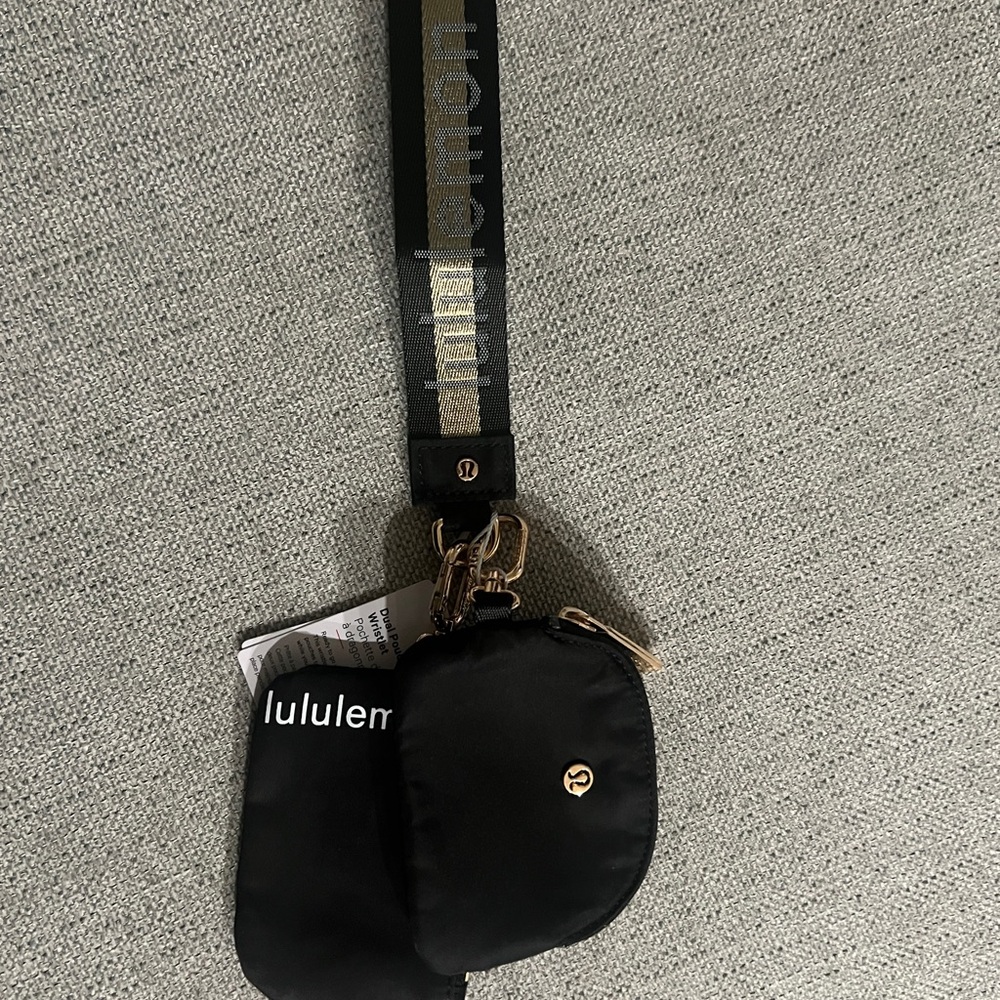 ❌❌SOLD❌❌Lululemon Black and Gold Duo Pouch Wristlet